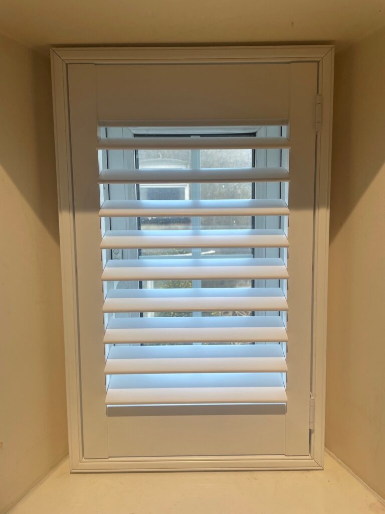 Small blinds in home